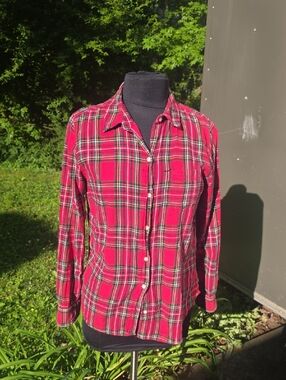 GAP Red and Black Plaid Flannel Shirt Jacket with Green Accents